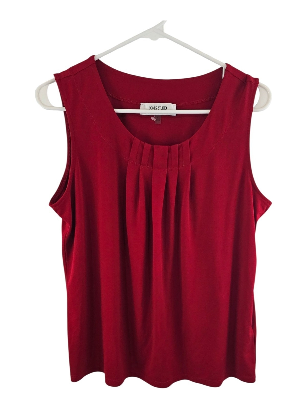 3/$25 Jones Studio Deep Red Pleated Tank Size L Sleeveless Top